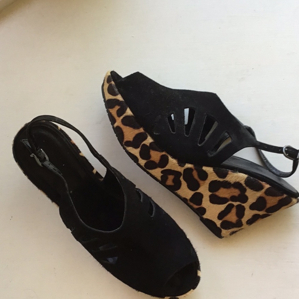 Vaneli black shade and animal print wedges